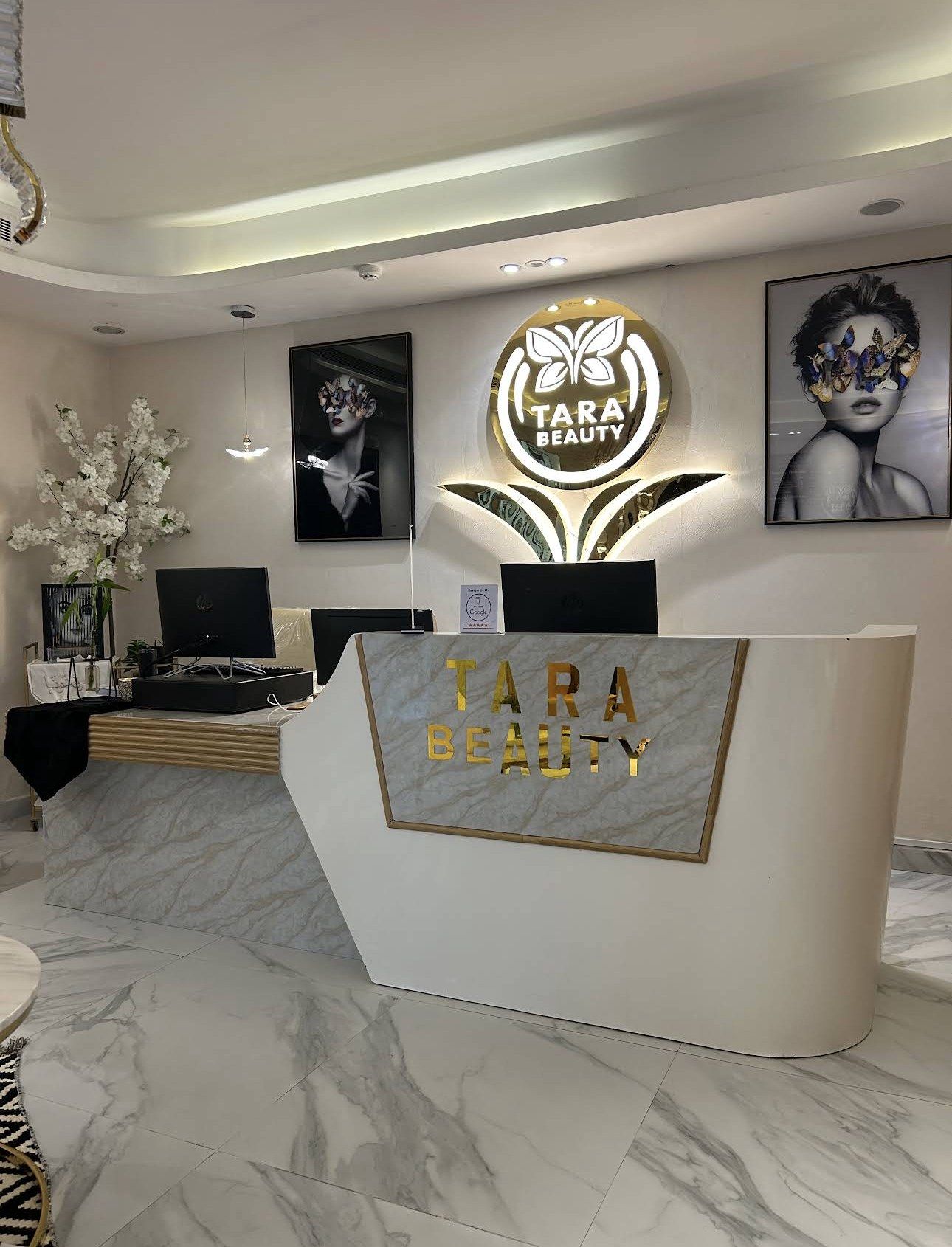 استقبال تارا بالشعار المضيء